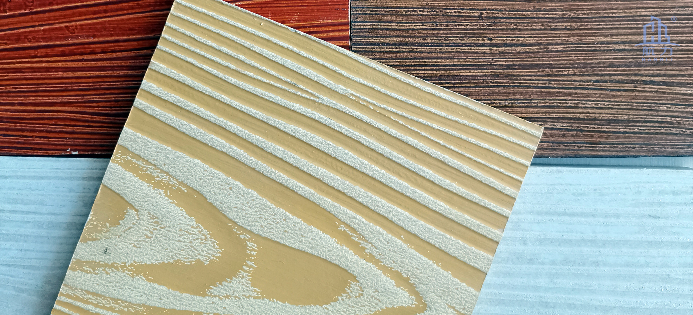 木紋水泥板以100%無(wú)石棉水泥板為基材，采用先進(jìn)生產(chǎn)工藝制成，具有逼真的木紋紋理效果