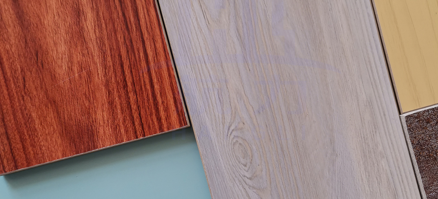 裝飾纖維水泥板。是以硅質(zhì)、鈣質(zhì)材料為主原料，加入多種方法養(yǎng)護(hù)而成的一種新型建筑材料。導(dǎo)電系數(shù)低，是理想的絕緣材料、防火防水、隔熱隔音、質(zhì)輕高強(qiáng)、施工簡易、經(jīng)濟(jì)美觀、安全無害、、耐酸堿、壽命長